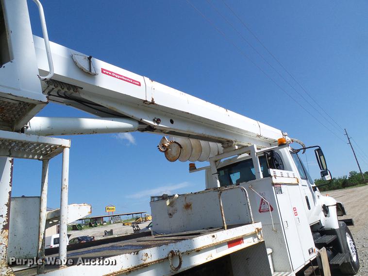 image for item DF7312 2006 International 7400 digger derrick truck