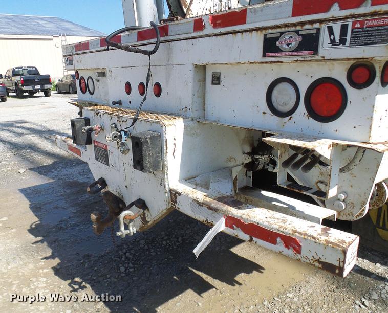 image for item DF7312 2006 International 7400 digger derrick truck