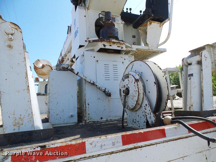 image for item DF7312 2006 International 7400 digger derrick truck