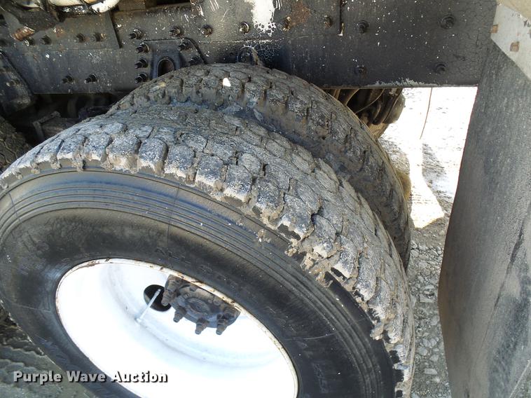 image for item DF7312 2006 International 7400 digger derrick truck