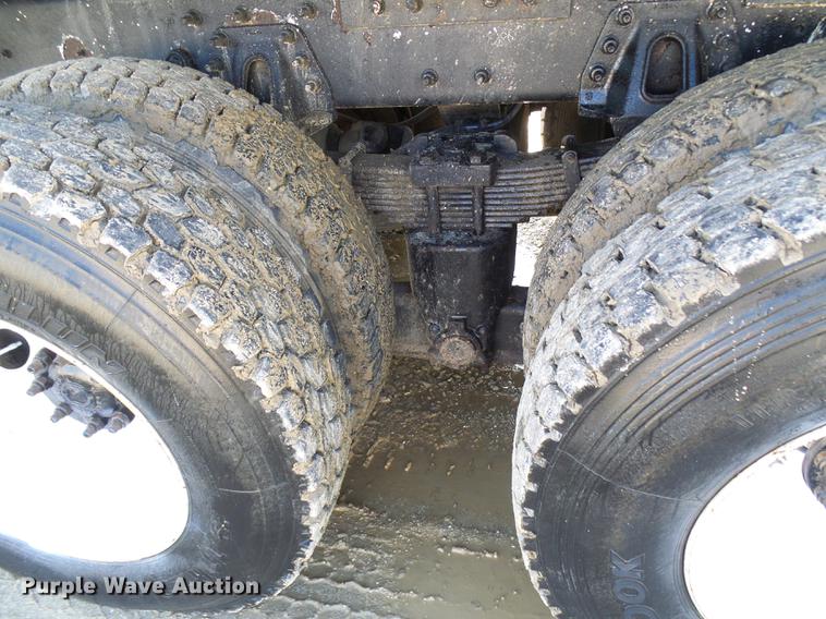 image for item DF7312 2006 International 7400 digger derrick truck