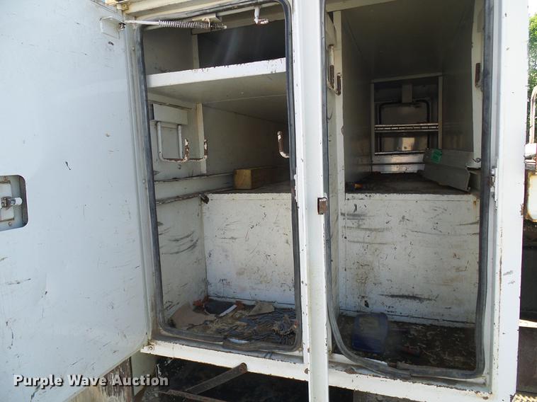 image for item DF7312 2006 International 7400 digger derrick truck