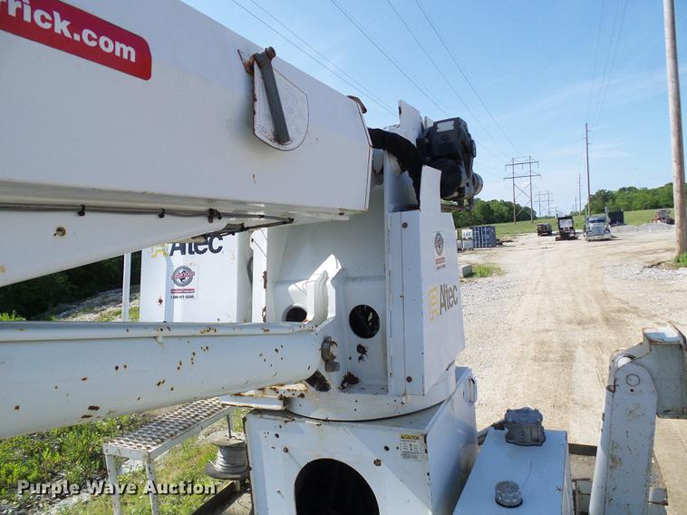 image for item DF7312 2006 International 7400 digger derrick truck