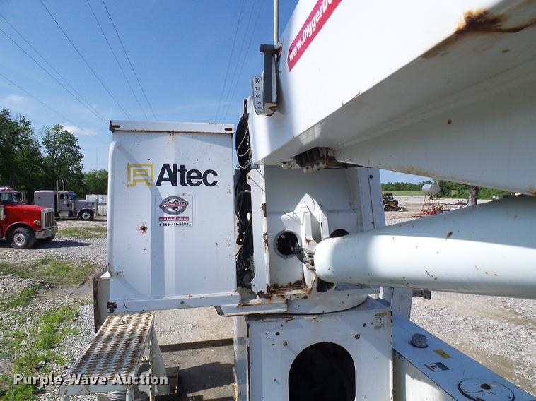 image for item DF7312 2006 International 7400 digger derrick truck