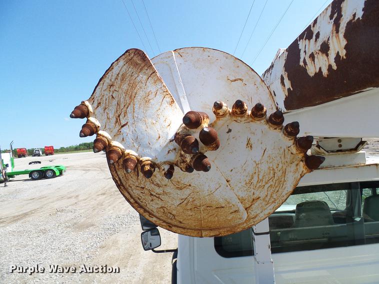 image for item DF7312 2006 International 7400 digger derrick truck