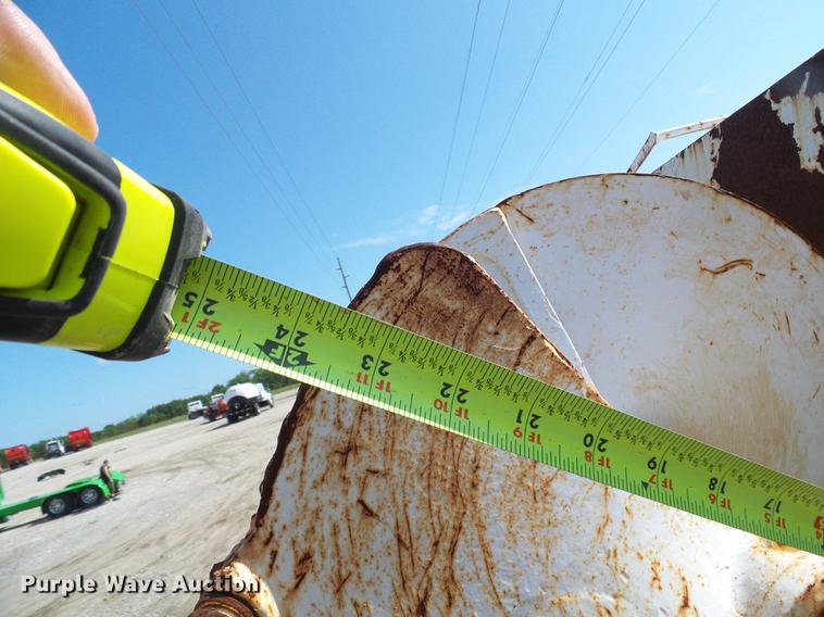 image for item DF7312 2006 International 7400 digger derrick truck