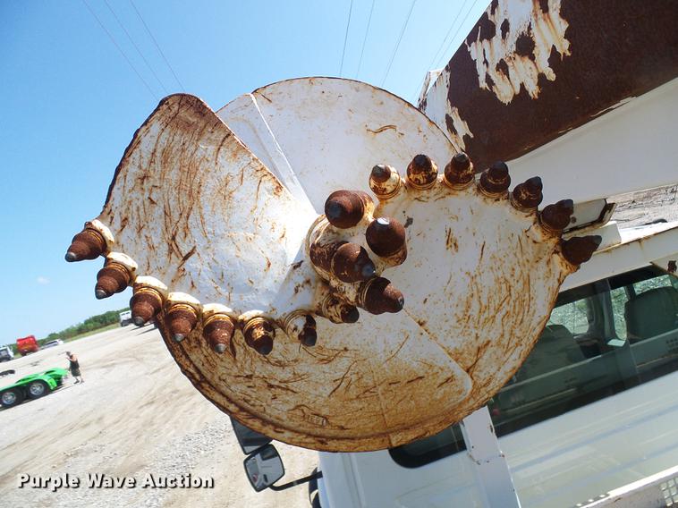 image for item DF7312 2006 International 7400 digger derrick truck