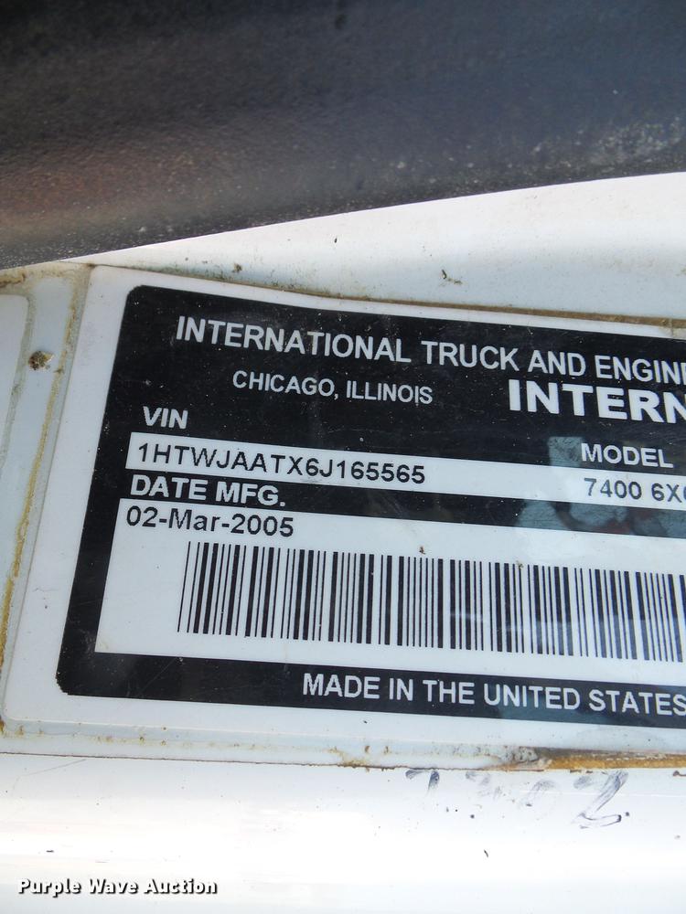 image for item DF7312 2006 International 7400 digger derrick truck