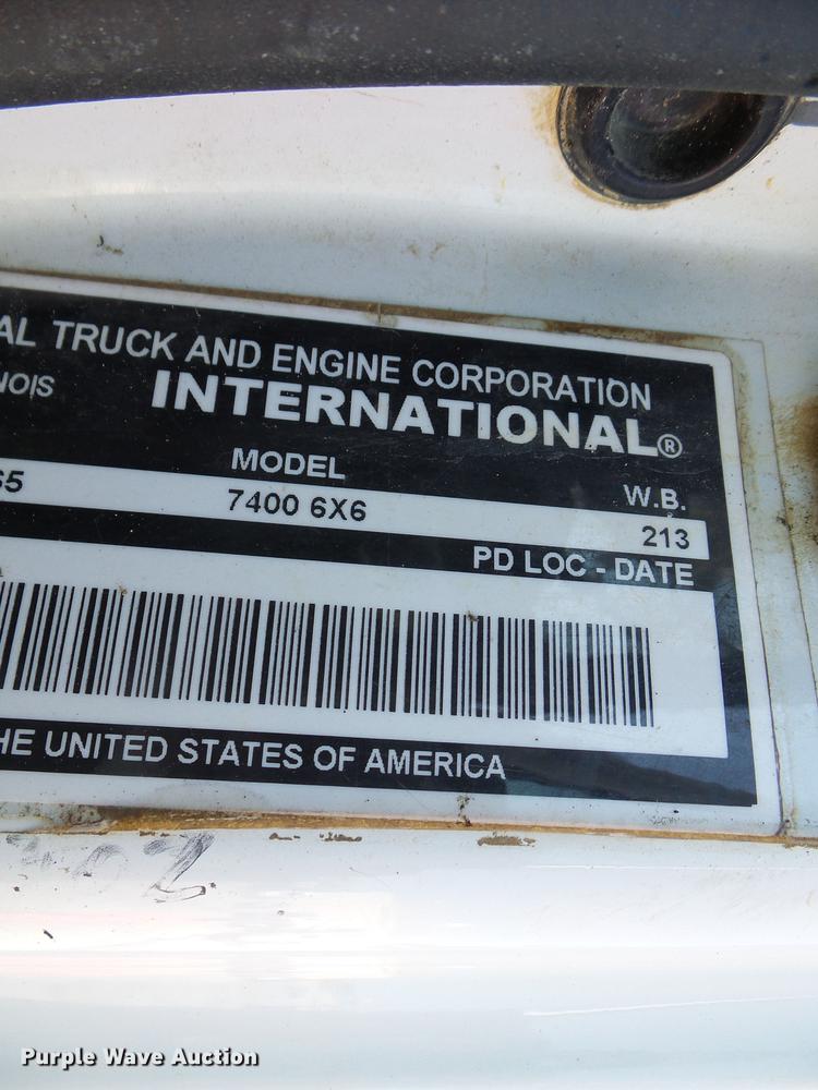 image for item DF7312 2006 International 7400 digger derrick truck