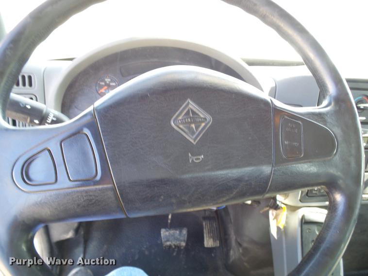 image for item DF7312 2006 International 7400 digger derrick truck