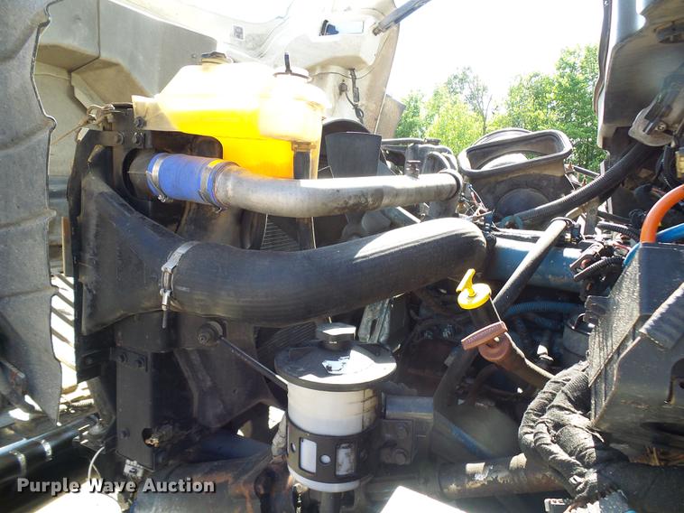 image for item DF7312 2006 International 7400 digger derrick truck