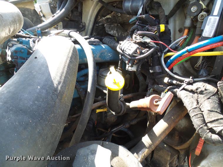 image for item DF7312 2006 International 7400 digger derrick truck