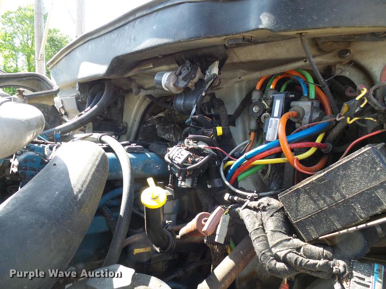 image for item DF7312 2006 International 7400 digger derrick truck