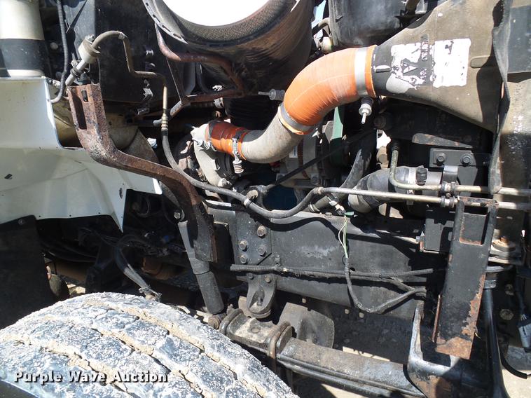 image for item DF7312 2006 International 7400 digger derrick truck