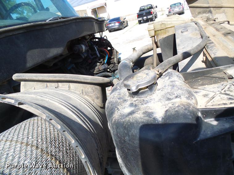 image for item DF7312 2006 International 7400 digger derrick truck