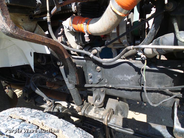 image for item DF7312 2006 International 7400 digger derrick truck