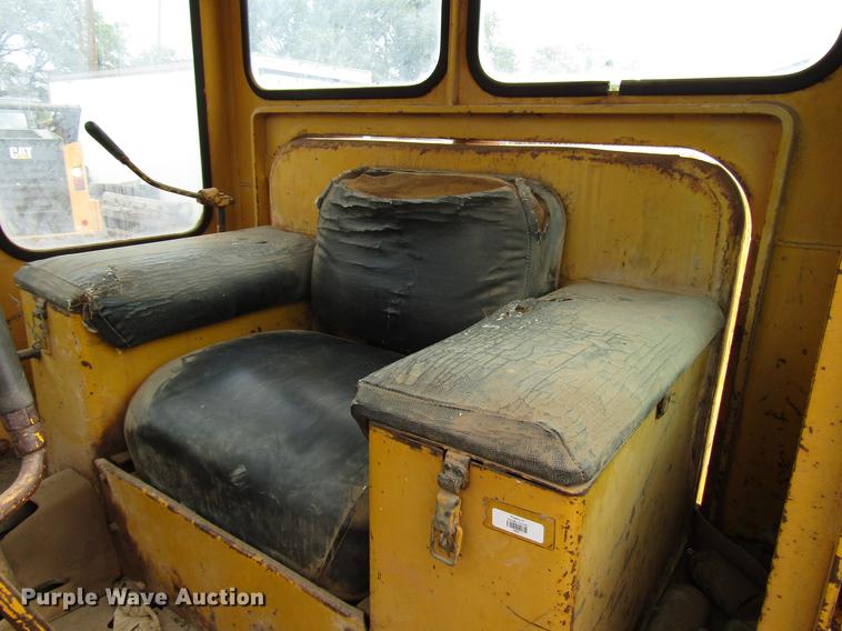 image for item DF8027 1964 Caterpillar D6B dozer