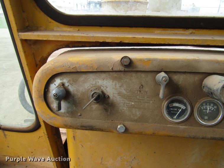 image for item DF8027 1964 Caterpillar D6B dozer