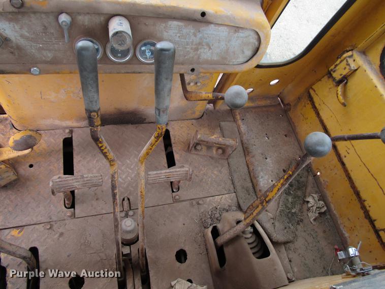 image for item DF8027 1964 Caterpillar D6B dozer