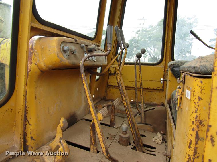 image for item DF8027 1964 Caterpillar D6B dozer