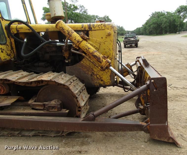 image for item DF8027 1964 Caterpillar D6B dozer