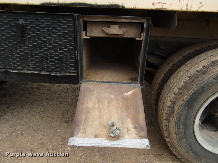 image for item DF8038 1985 Chevrolet C70 dump truck