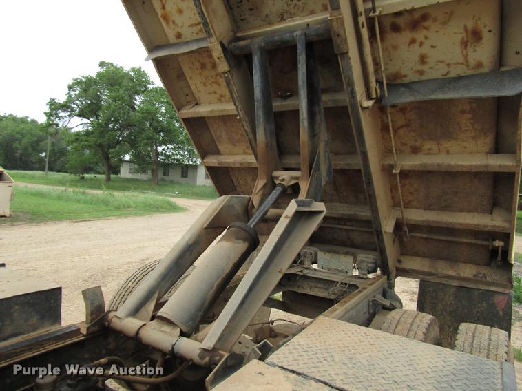image for item DF8038 1985 Chevrolet C70 dump truck