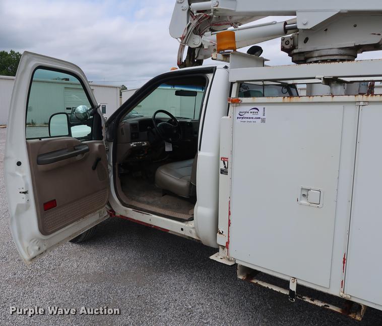 image for item DG3446 2000 Ford F550 Super Duty XL bucket truck