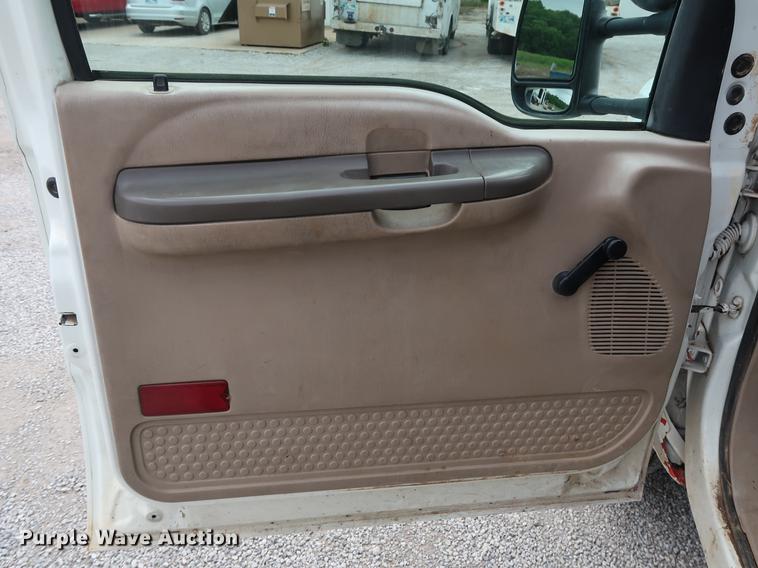 image for item DG3446 2000 Ford F550 Super Duty XL bucket truck