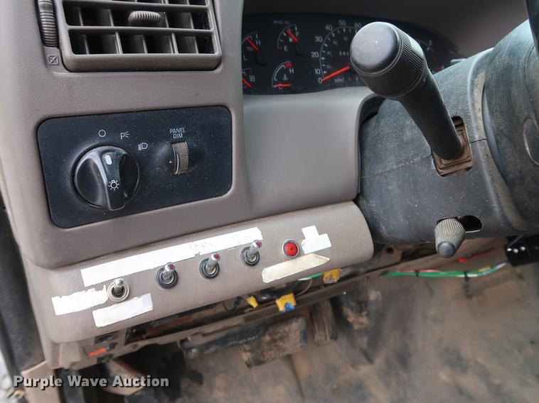 image for item DG3446 2000 Ford F550 Super Duty XL bucket truck