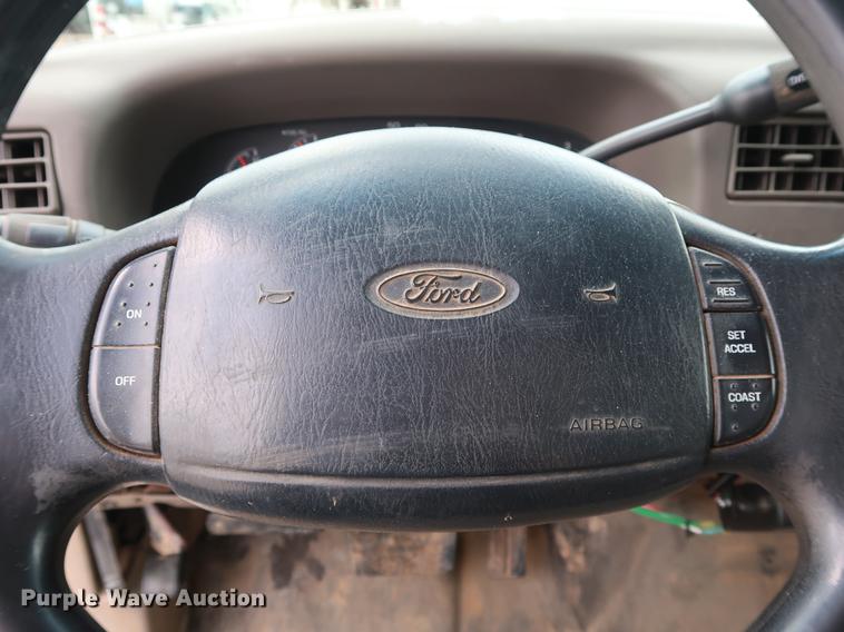 image for item DG3446 2000 Ford F550 Super Duty XL bucket truck