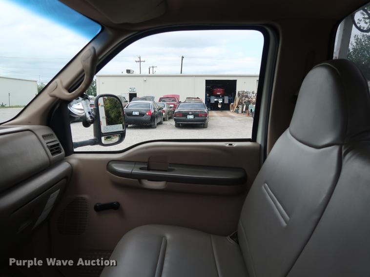 image for item DG3446 2000 Ford F550 Super Duty XL bucket truck