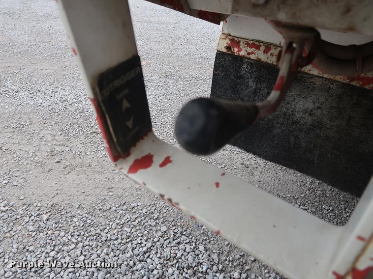 image for item DG3446 2000 Ford F550 Super Duty XL bucket truck