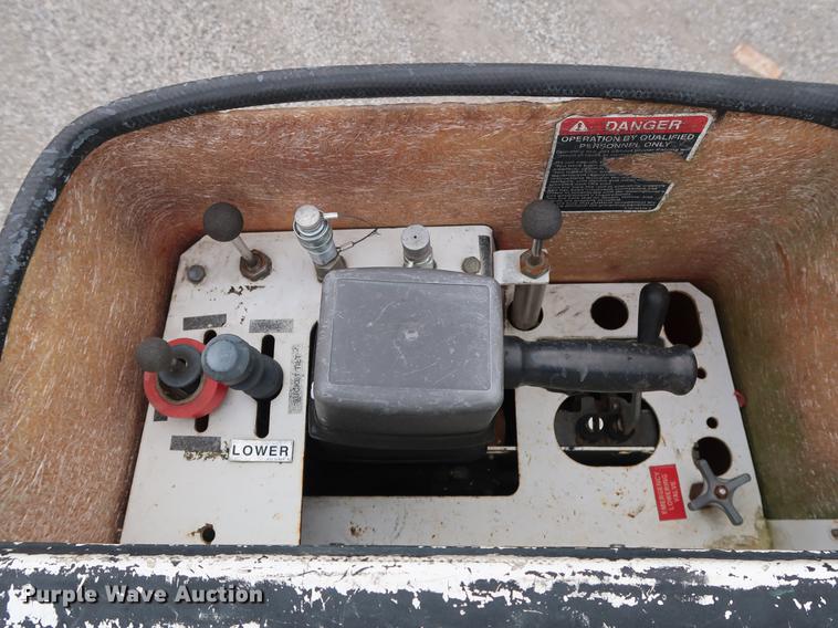 image for item DG3446 2000 Ford F550 Super Duty XL bucket truck