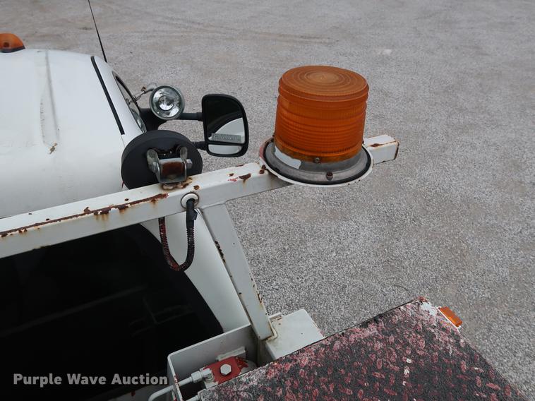 image for item DG3446 2000 Ford F550 Super Duty XL bucket truck