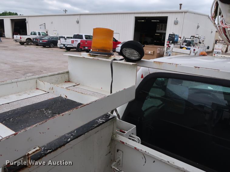 image for item DG3446 2000 Ford F550 Super Duty XL bucket truck