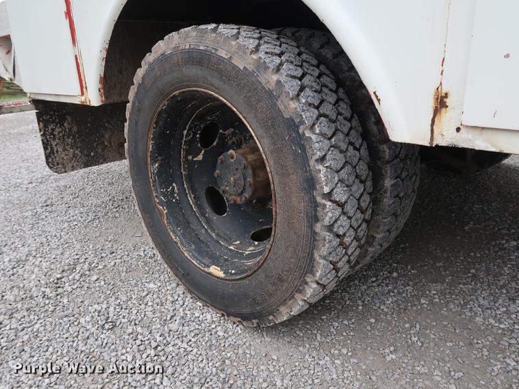 image for item DG3446 2000 Ford F550 Super Duty XL bucket truck