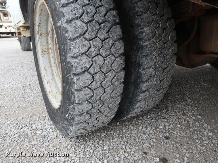 image for item DG3446 2000 Ford F550 Super Duty XL bucket truck