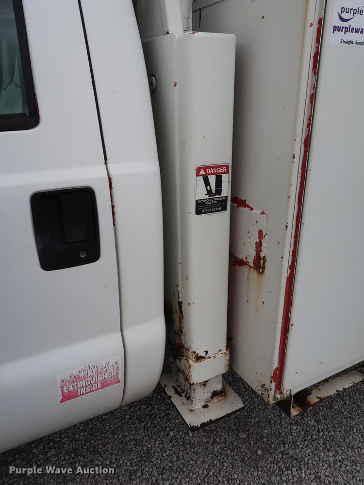 image for item DG3446 2000 Ford F550 Super Duty XL bucket truck