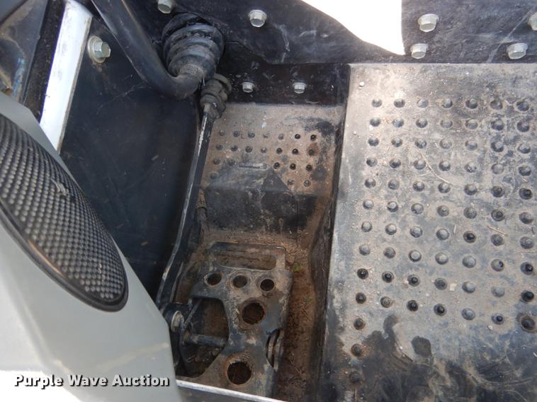 image for item DG5798 2014 Bobcat S530 skid steer