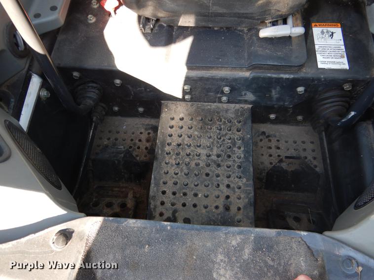 image for item DG5798 2014 Bobcat S530 skid steer