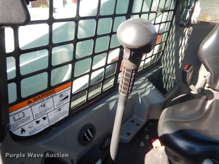 image for item DG5798 2014 Bobcat S530 skid steer