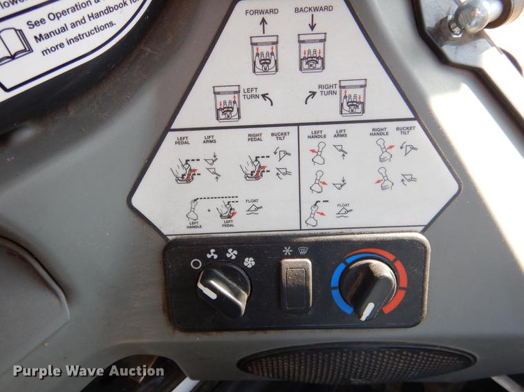 image for item DG5798 2014 Bobcat S530 skid steer