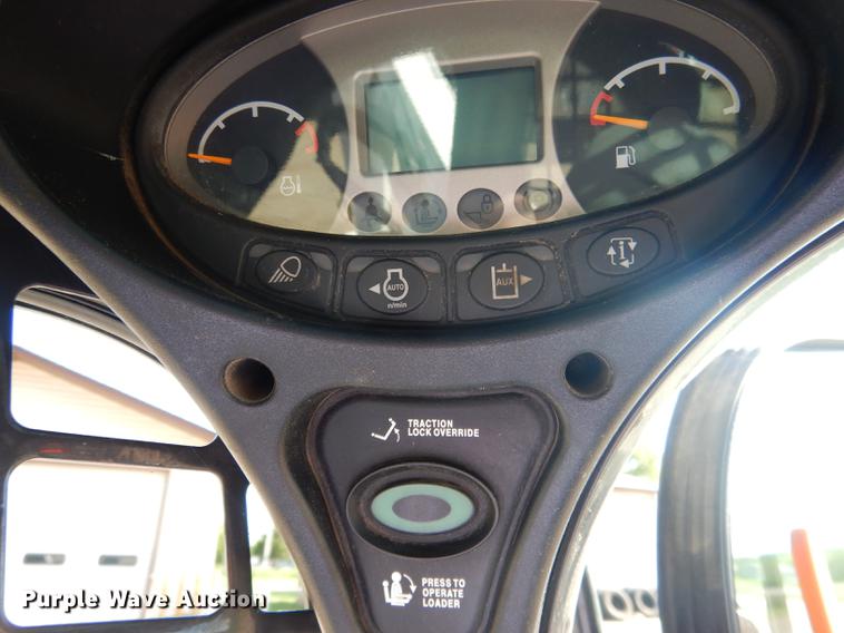 image for item DG5798 2014 Bobcat S530 skid steer