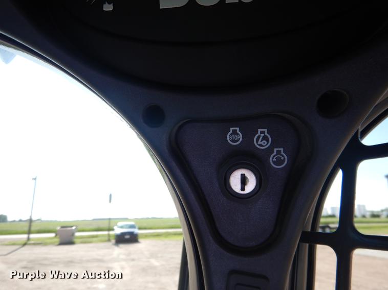 image for item DG5798 2014 Bobcat S530 skid steer