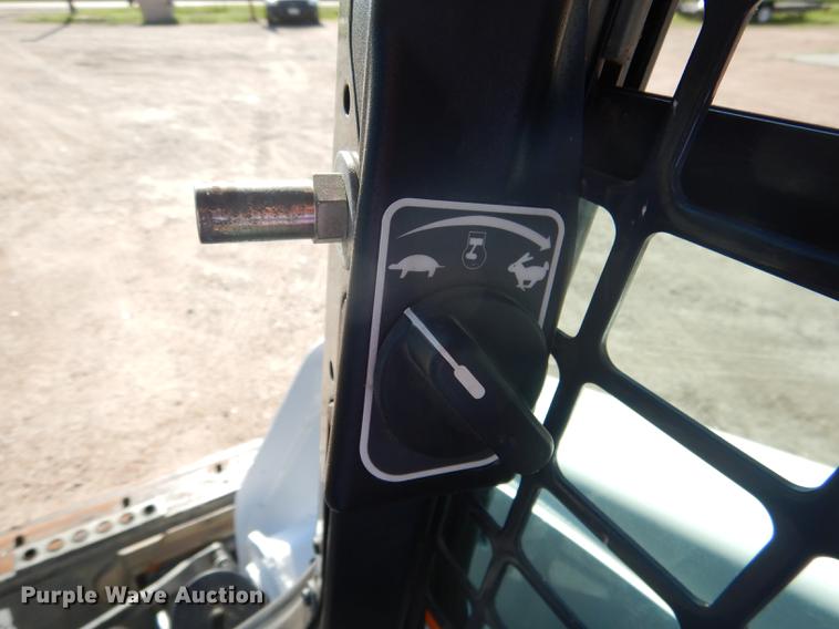 image for item DG5798 2014 Bobcat S530 skid steer