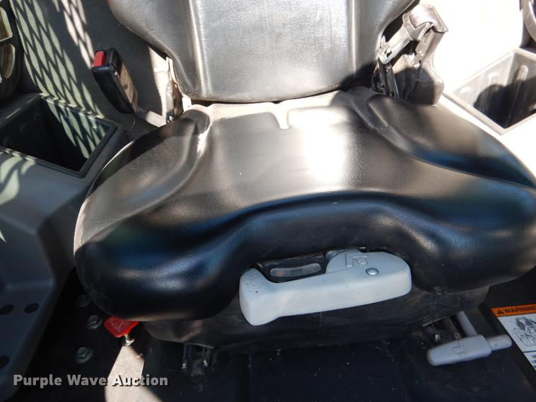 image for item DG5798 2014 Bobcat S530 skid steer