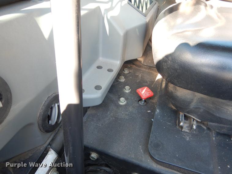 image for item DG5798 2014 Bobcat S530 skid steer