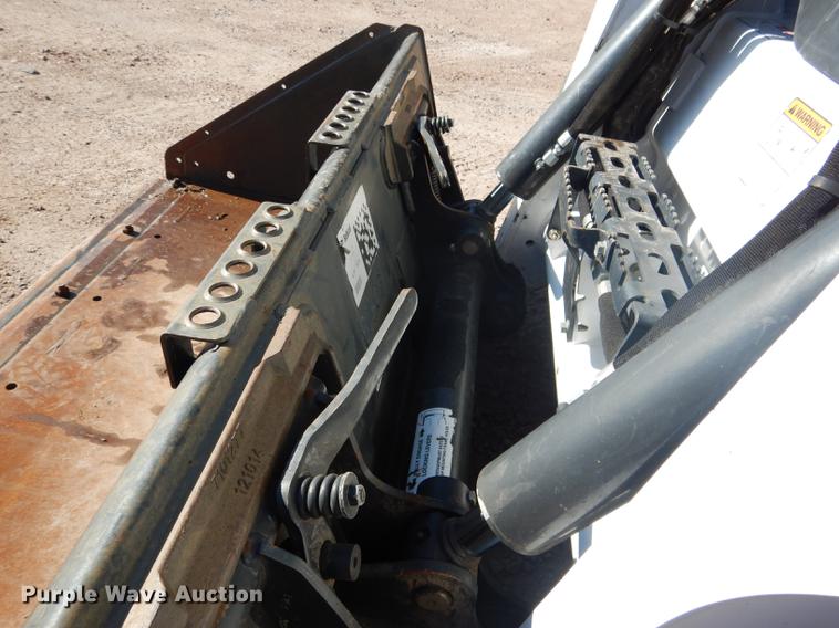 image for item DG5798 2014 Bobcat S530 skid steer