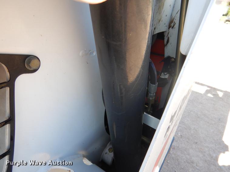 image for item DG5798 2014 Bobcat S530 skid steer